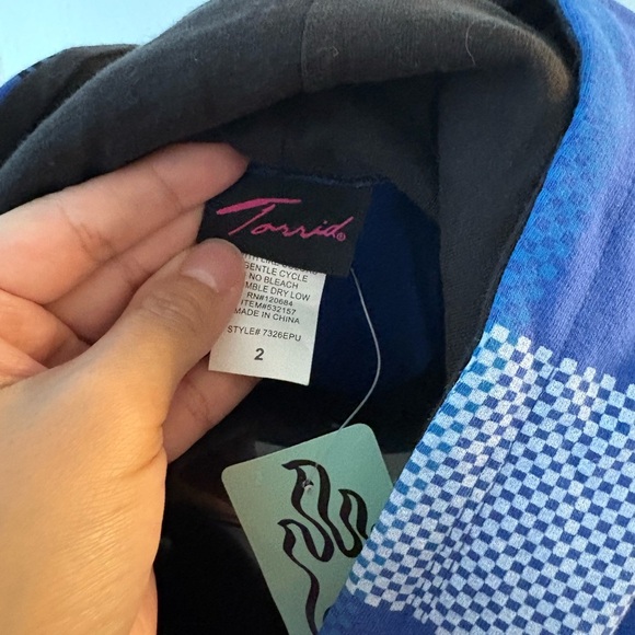 NWT Plus Size Torrid Western Blue Plaid Hooded Long Sleeve Size 2x - Picture 7 of 7